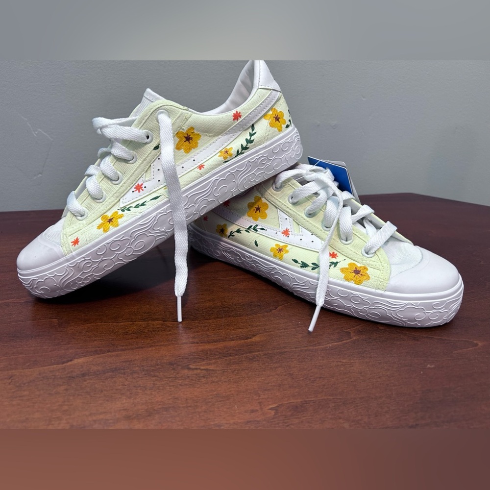 Warrior Shanghai China yellow hand painted sneaker 38/7 1/2